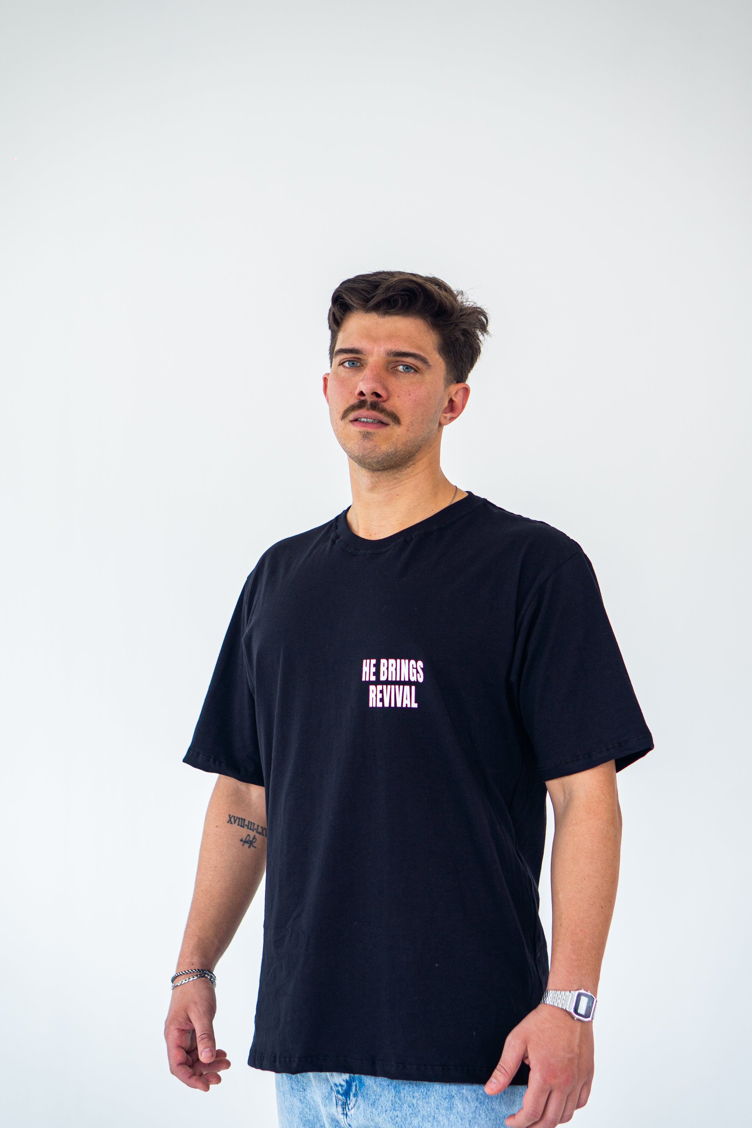 CAMISETA OVERSIZED REVIVAL PRETA