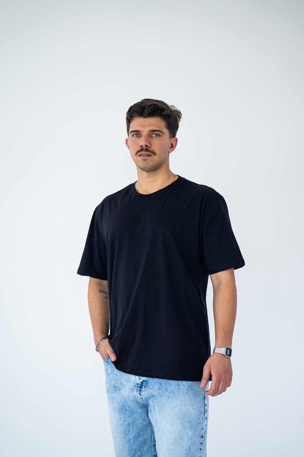 CAMISETA OVERSIZED LIVING WORD PRETA