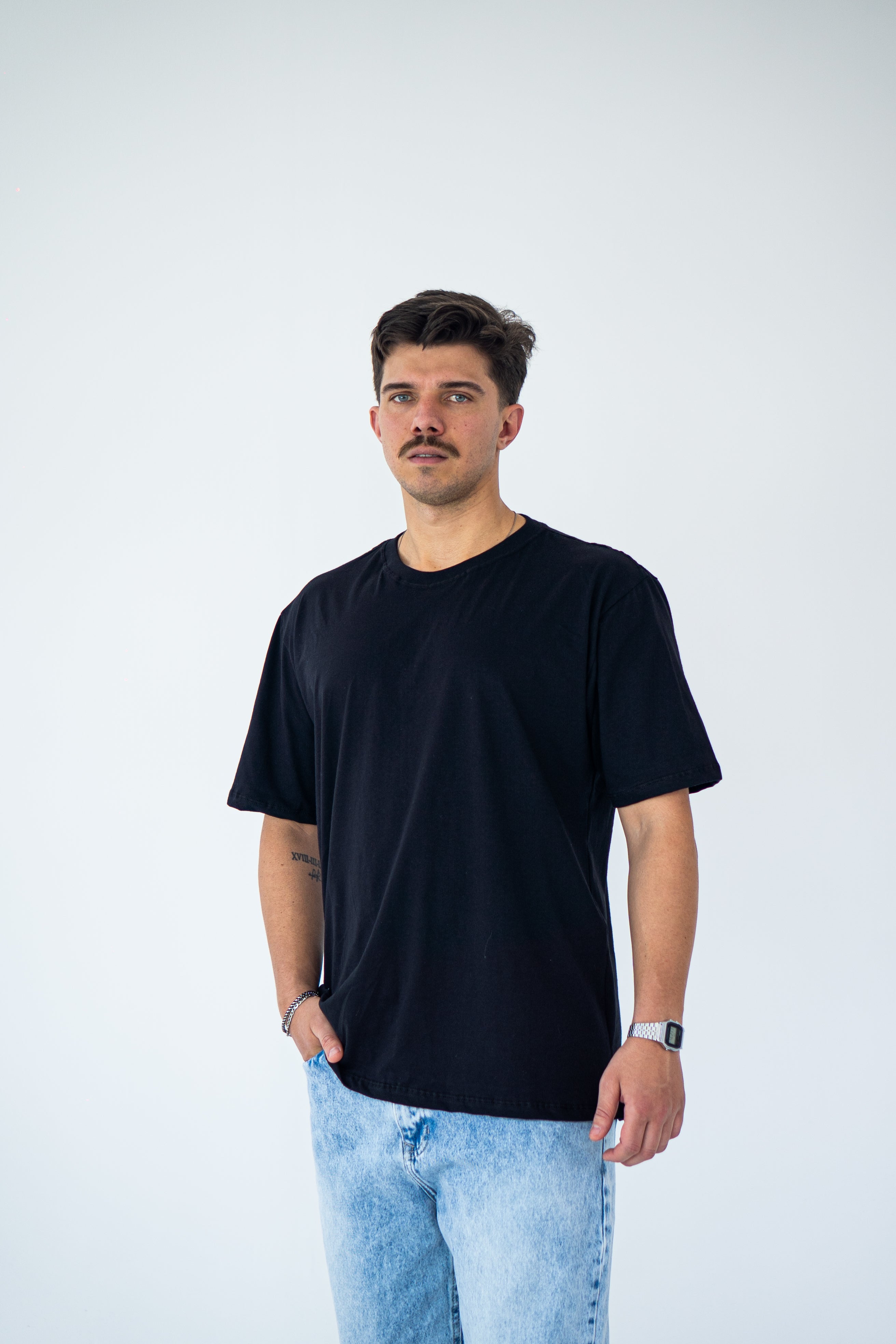 CAMISETA OVERSIZED LIVING WORD PRETA