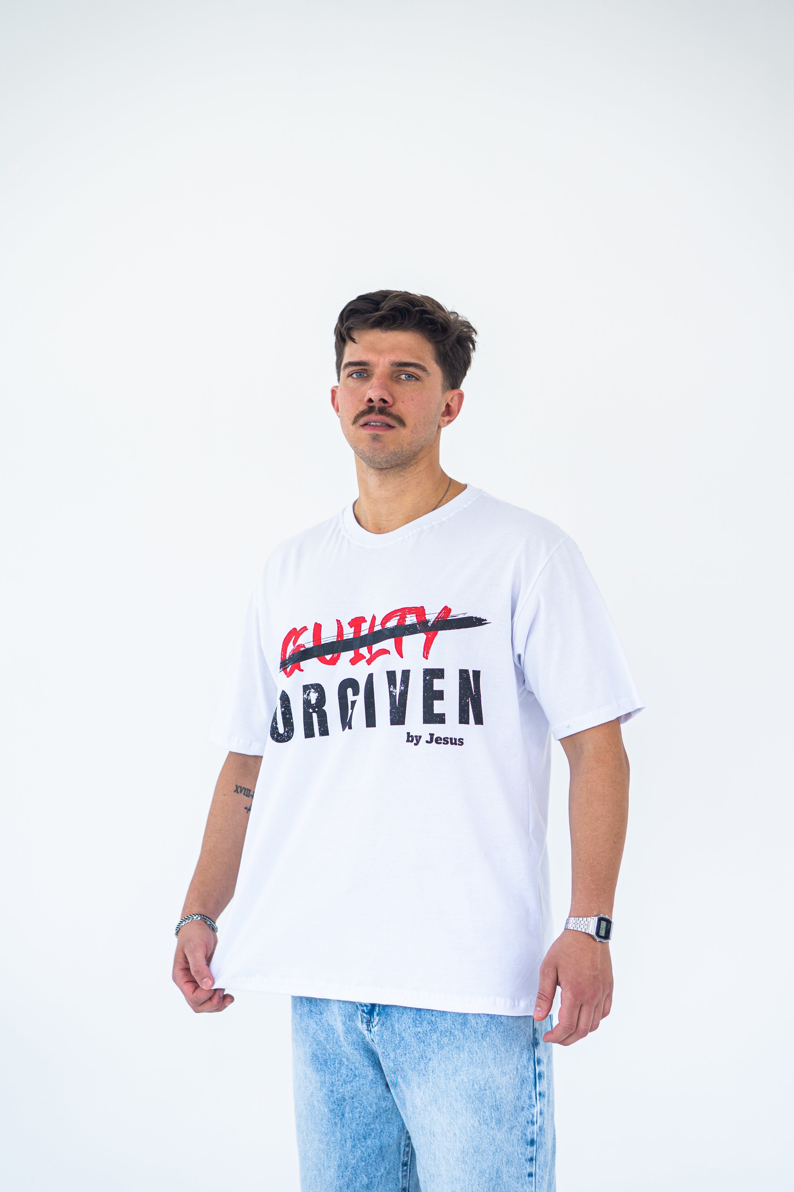 CAMISETA OVERSIZED FORGIVEN BRANCA