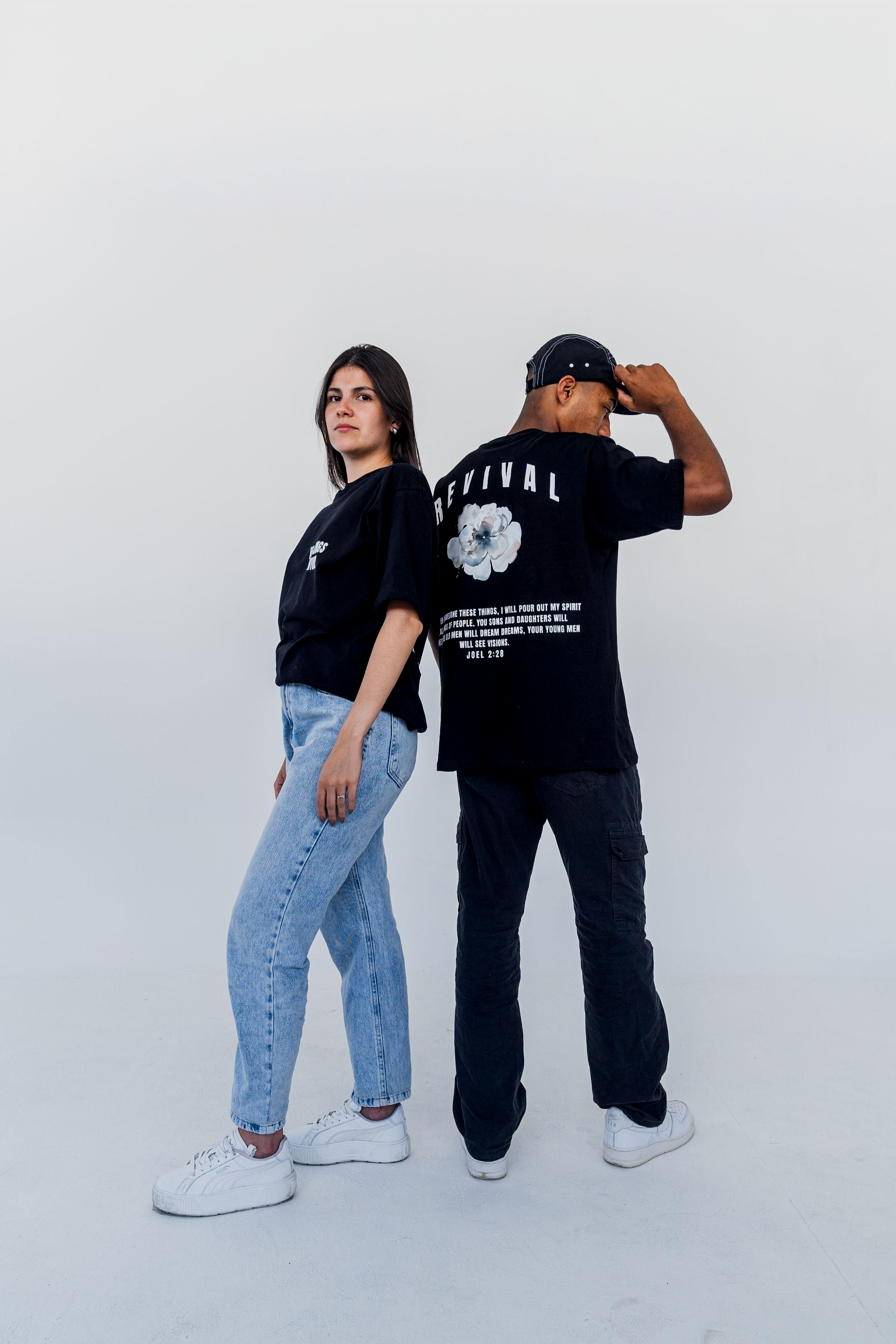 CAMISETA OVERSIZED REVIVAL PRETA