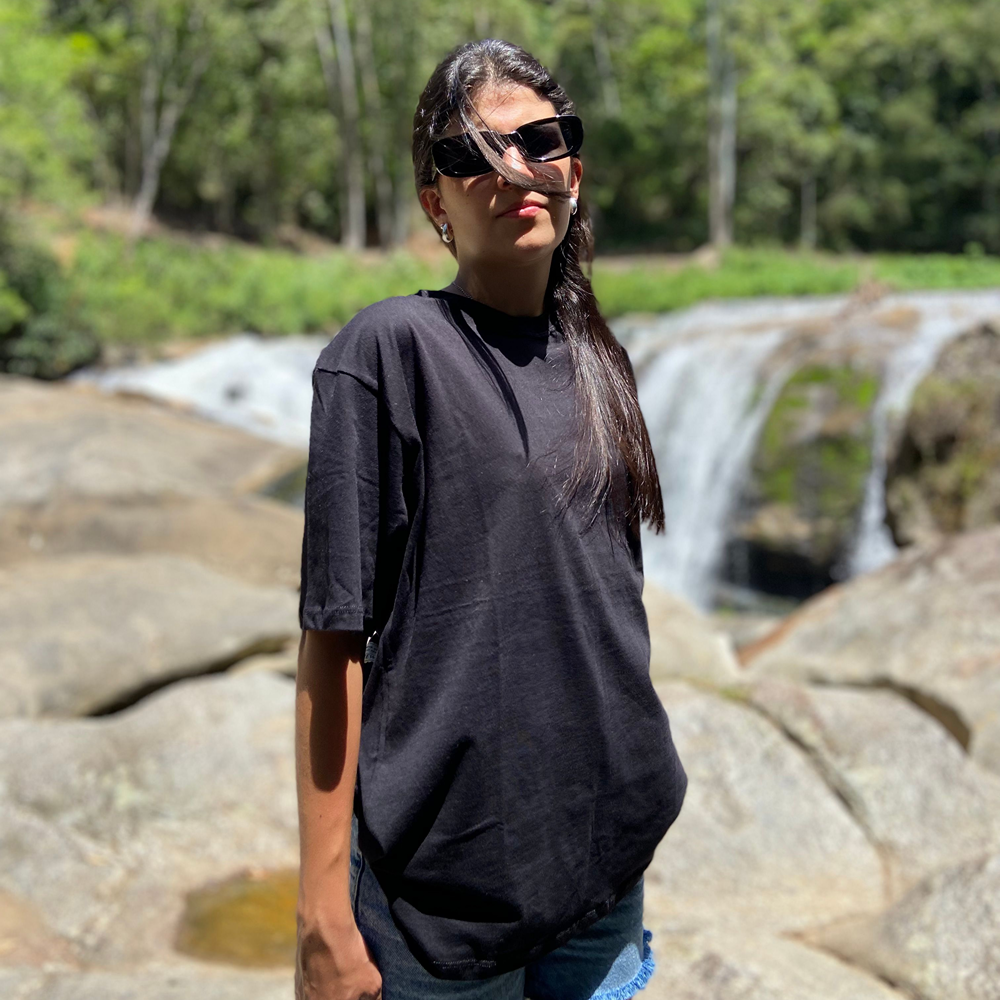 CAMISETA OVERSIZED LIVING WORD PRETA