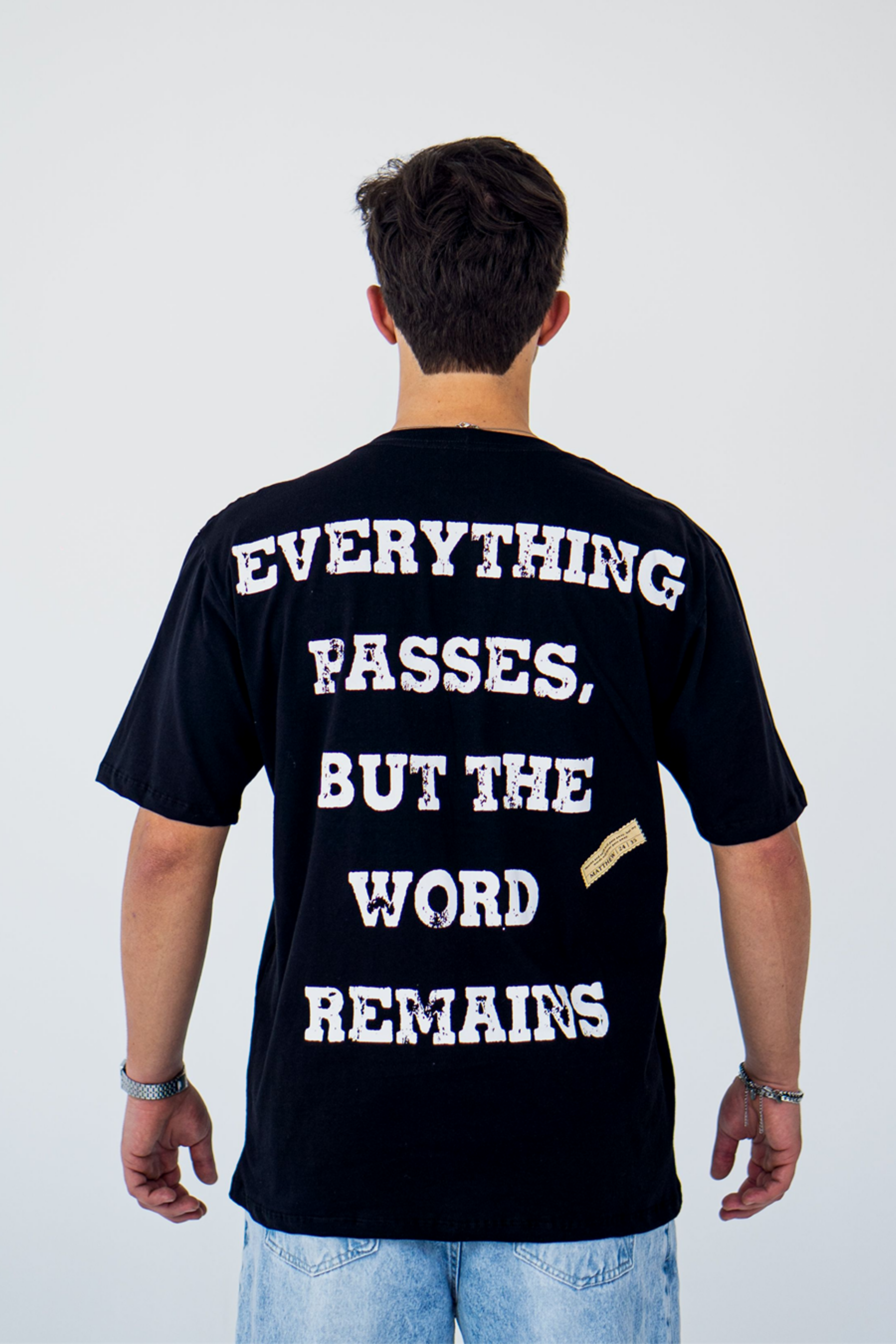 CAMISETA OVERSIZED LIVING WORD PRETA