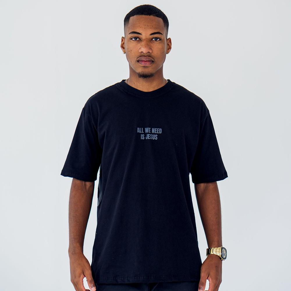 CAMISETA OVERSIZED ALL WE NEED IS JESUS PRETA