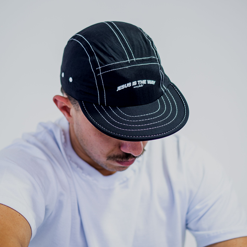 BONÉ FIVE PANEL JESUS IS THE WAY
