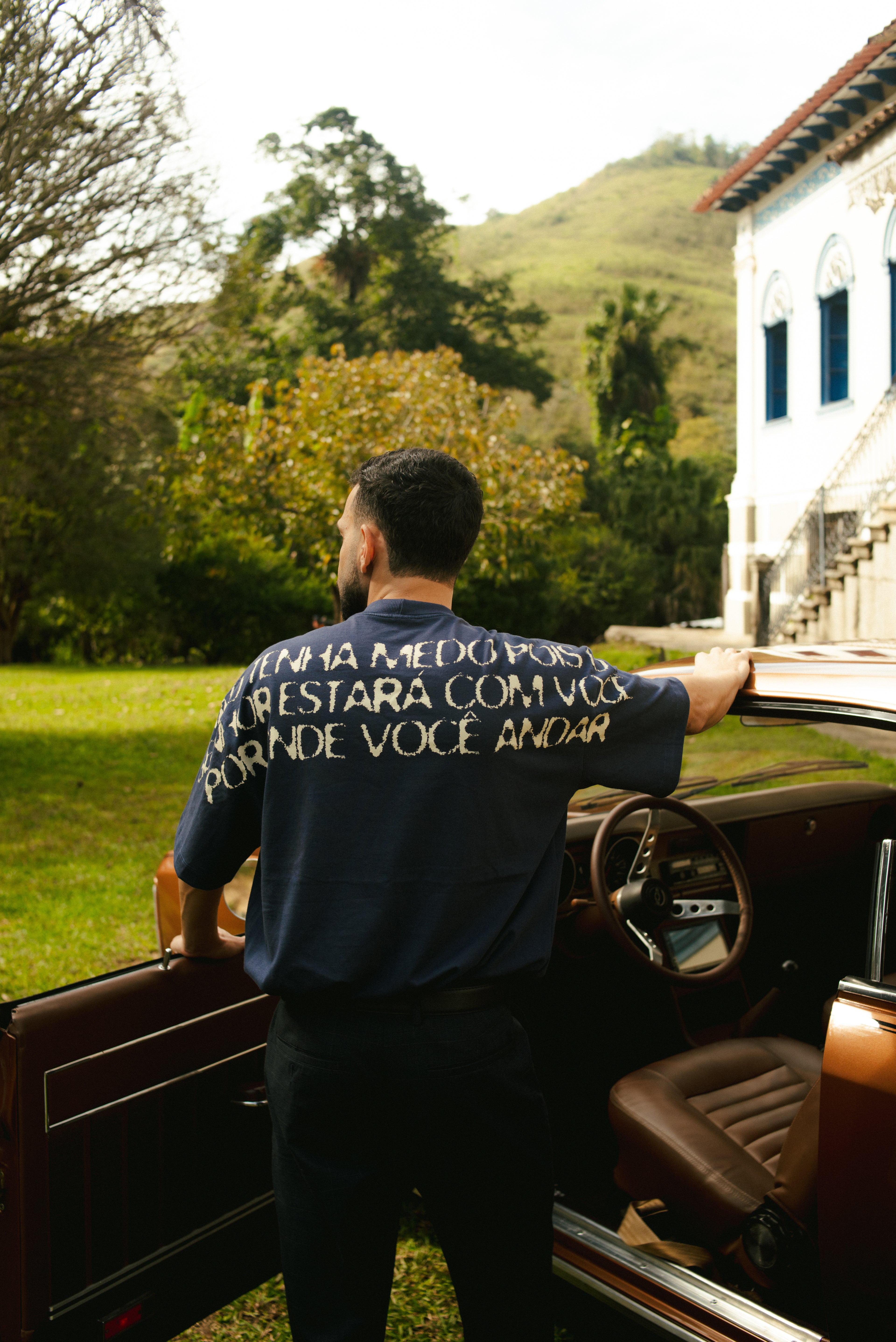 CAMISETA BOXY DO NOT FEAR AZUL MARINHO